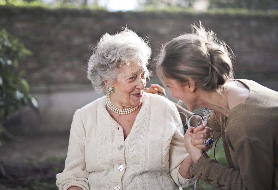 Oma, alte Frau, Lachen