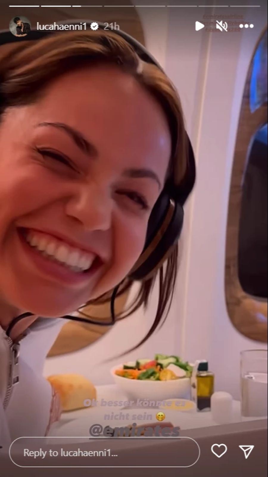 Christina ist auch ein grosser Fan vom Essen auf dem Emirates-Flug.