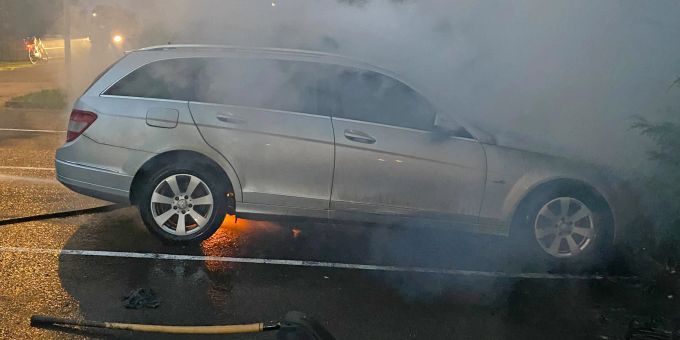 Uttwil TG - Feuerwehr kann Brand von Auto löschen