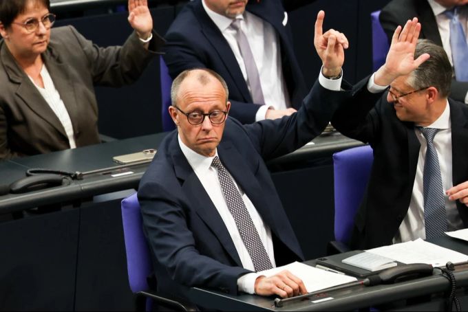 Friedrich Merz plädiert im Bundestag für strengere Sozialleistungen. (Archivbild) Friedrich Merz