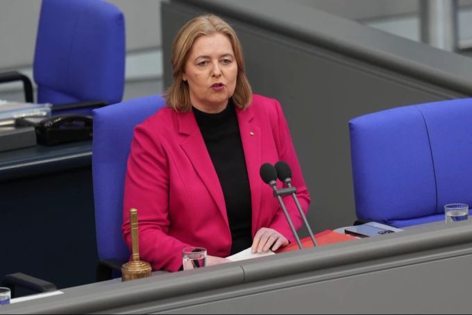 Bundestagspräsidentin Bärbel Bas Sondersitzung