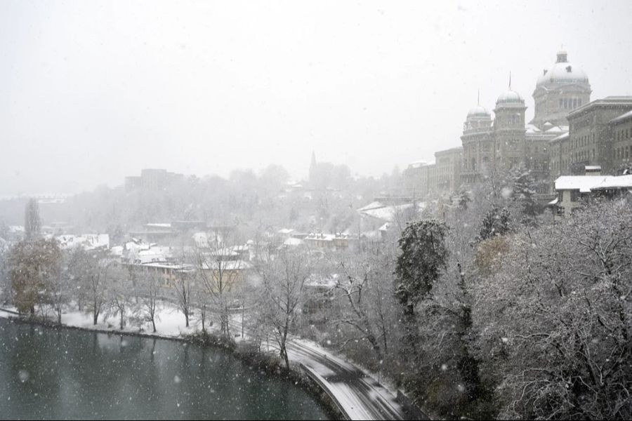 Auch in den Niederungen wären die Temperaturen kalt genug, um den Schnee zu halten. Es wird jedoch kaum zu Neuschnee kommen. (Archivbild)