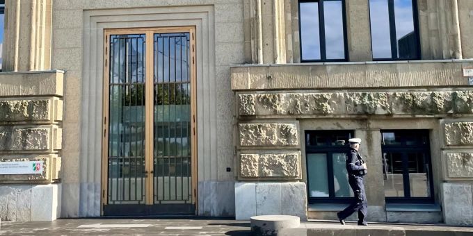Deutschland - Razzien in NRW: Betrug bei Sanierung der Staatskanzlei?