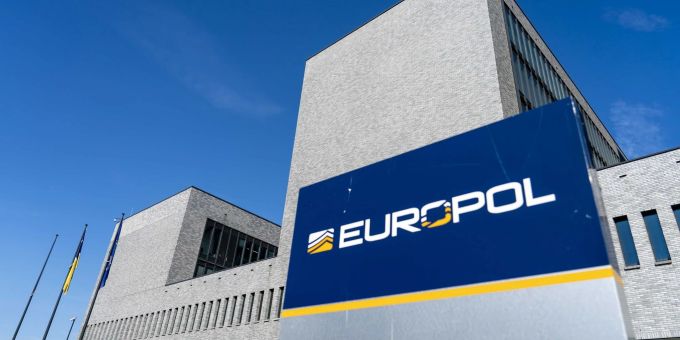Europol bestätigte am Mittwoch rund 100 Geschädigte aus der Schweiz. (Archivbild) Europol
