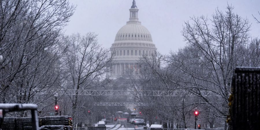 Die Vereidigungszeremonie wurde wegen des Wetters in Washington nach drinnen verlegt.