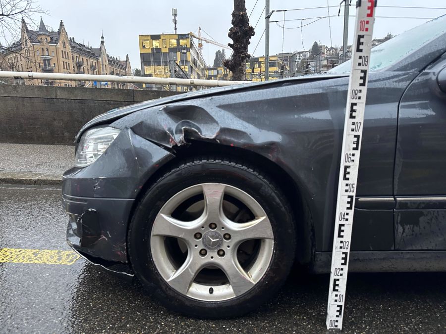 An den Fahrzeugen entstand ein Sachschaden.