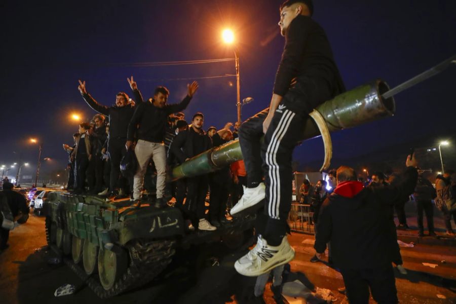 Freude über die Ankunft der Rebellen in Damaskus, Syrien.