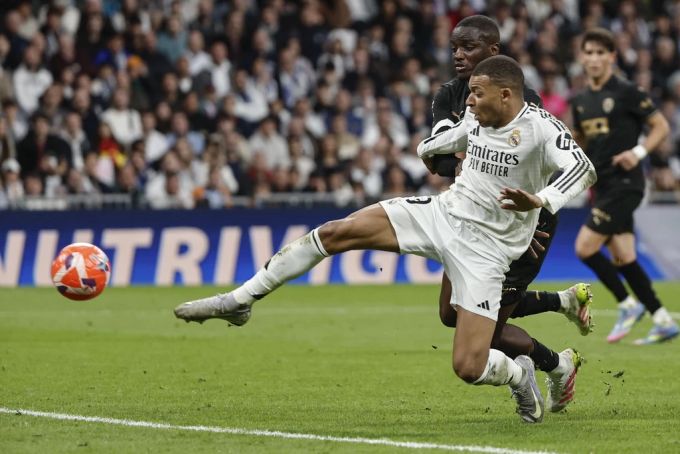 Kylian Mbappé verliert mit Real Madrid gegen Valencia. Kylian Mbappé Real Madrid