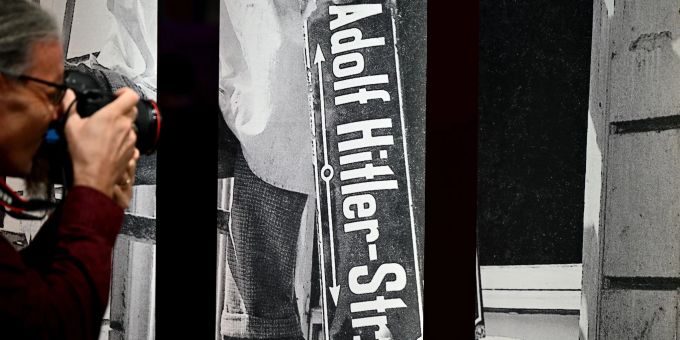 In der Ausstellung «Nach Hitler» geht es um die Auseinandersetzung mit dem Nationalsozialismus. (Archivbild) In der Ausstellung «Nach Hitler» geht es um die Auseinandersetzung mit dem Nationalsozialismus. (Archivbild)