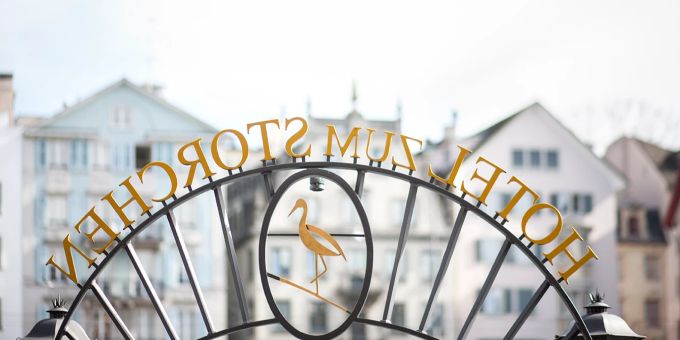 Das bekannte Hotel Storchen am Zürcher Limmatquai. Storchen.