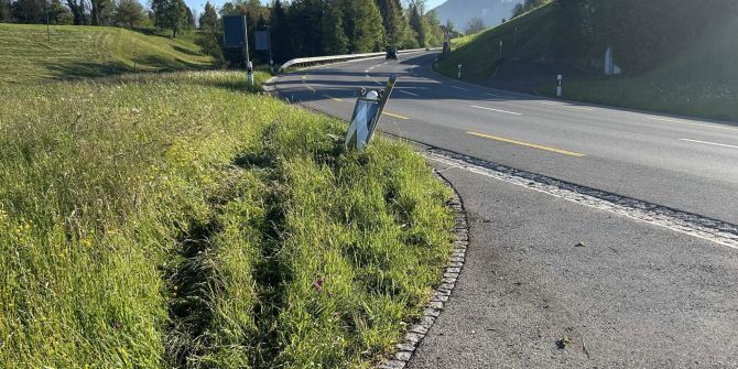 Zeugenaufruf nach Verkehrsunfall.