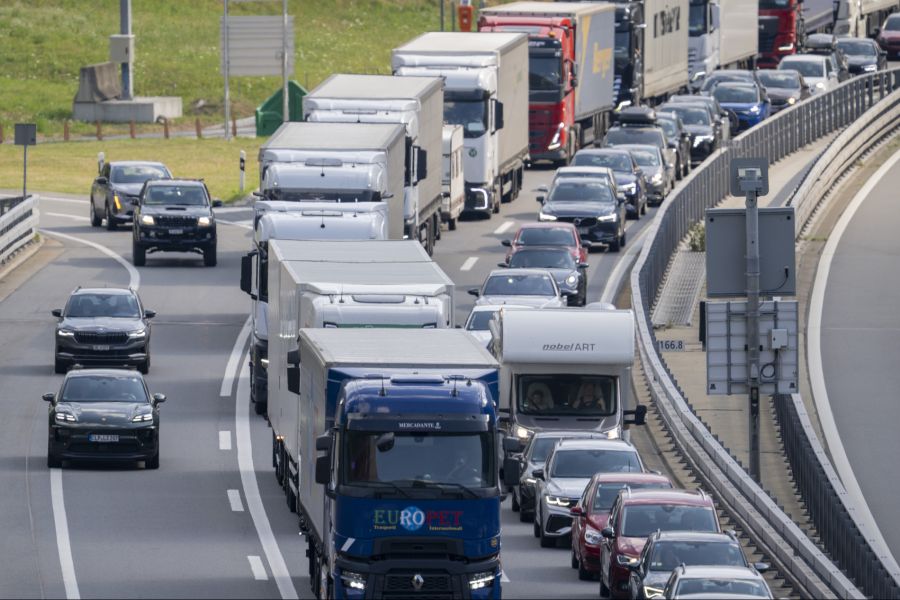 Seit 2000 hat der Verkehr in der Schweiz um rund einen Viertel zugenommen.