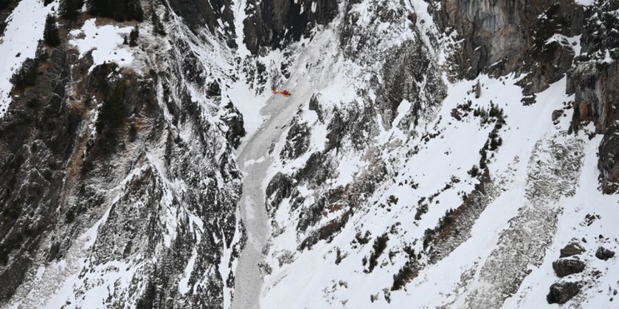 Beim Lawinenniedergang in Meiringen wurden 2023 zwei junge Menschen verschüttet. (Archivbild)