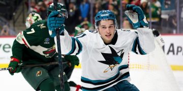 NHL Macklin Celebrini
