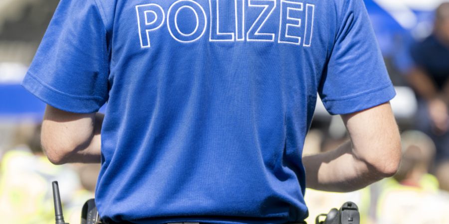 Die Luzerner Polizei rückte am Donnerstagabend nach einem Autounfall in Emmen aus. (Symbolbild)