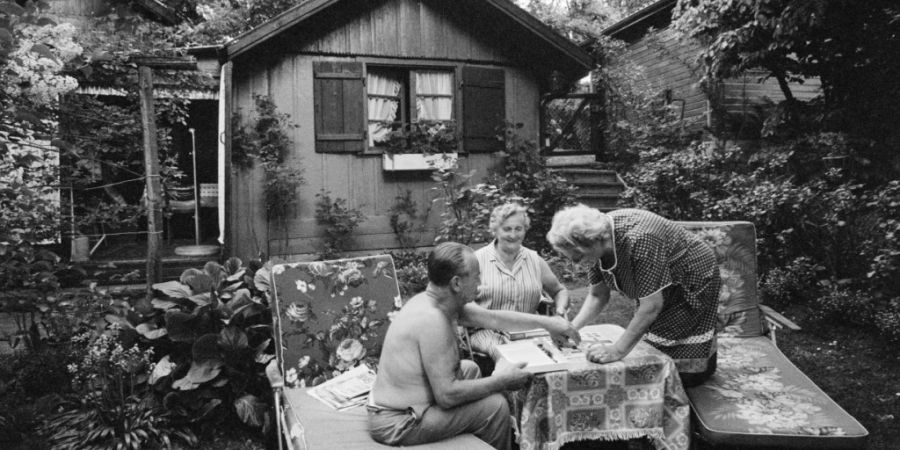 Ein Gesellschaftsspiel und einen Liegestuhl - mehr brauchte es im Jahr 1978 nicht für die Sommer-Idylle. Sehr häufig konnten die Zürcherinnen und Zürcher damals jedoch nicht Zeit im...