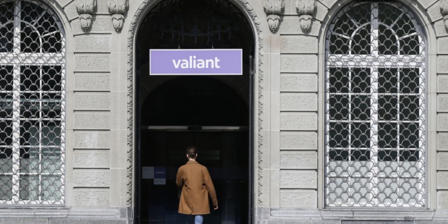 Die Bankengruppe Valiant hat im ersten Halbjahr 2026 mehr verdient. Gut lief dabei insbesondere das Anlagegeschäft.(Archivbild)