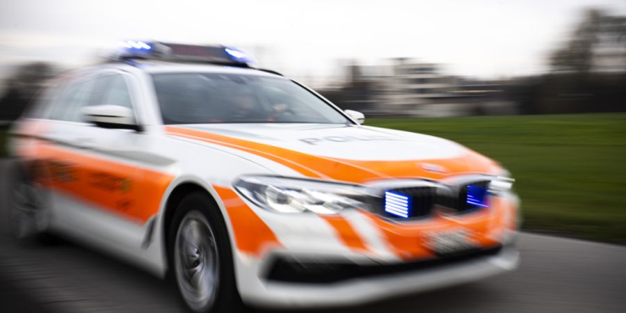 Mehrere Patrouillen rückten in der Nacht von Montag auf Dienstag in ein Industriegebiet in Rapperswil-Jona aus. (Symbolbild)