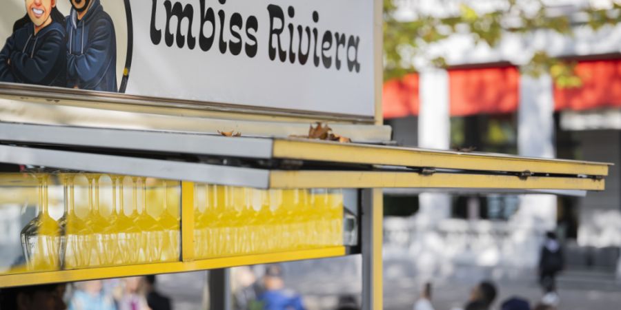 Dem Imbiss «Riviera» droht im September das Aus. Das Stadtzürcher Parlament forderte den Stadtrat auf, eine Lösung zu finden. (Archivbild)