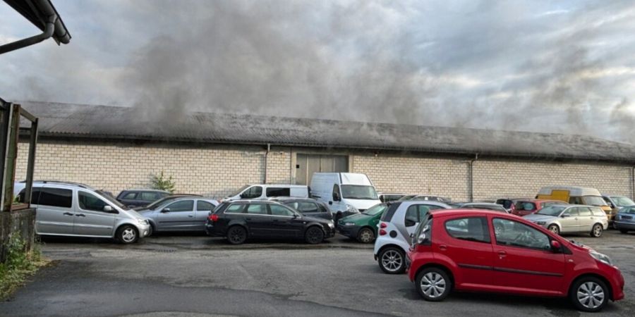 Der Brand in einer Lagerhalle in Schötz dürfte gelegt worden sein.