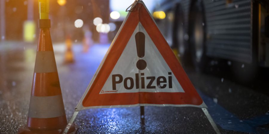 Ein 21-jähriger Mann ist am Sonntagmorgen in Zürich mit einer Stichwaffe schwer verletzt worden. (Archivbild)