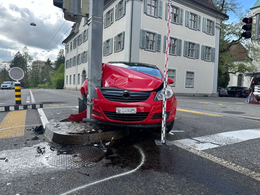 Am Auto entstand ein Totalschaden.