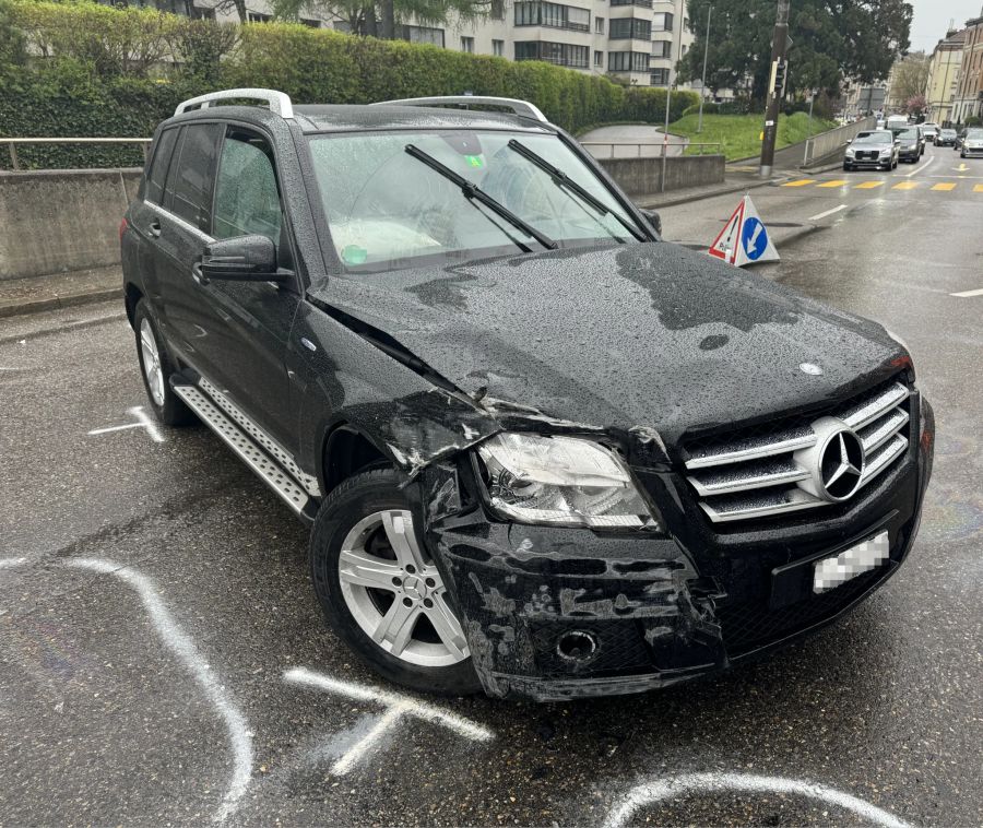 Am Fahrzeug entstand ein Totalschaden.