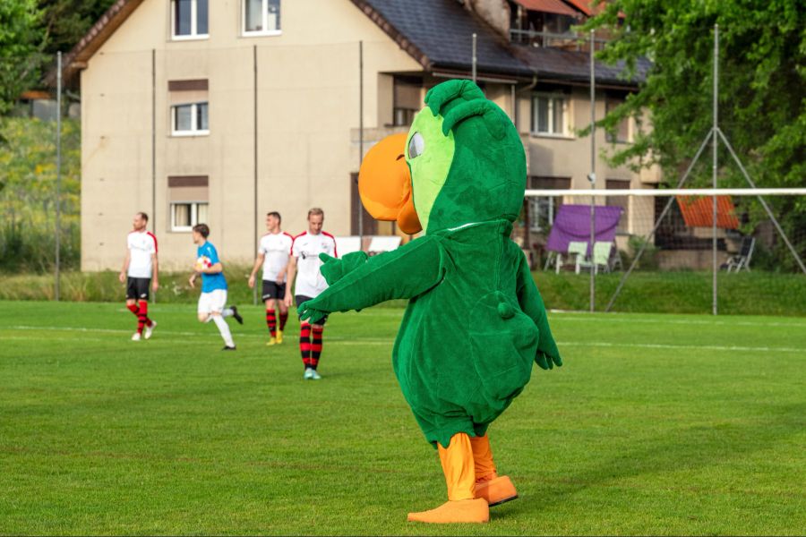 Sorgte mit Fan-Tanzeinlagen für Furore: die Shoppy-Ente.