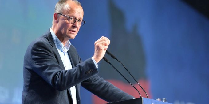 Merz bezeichnete es als «Irrsinn», laufende sichere Atomkraftwerke abgestellt zu haben. merz