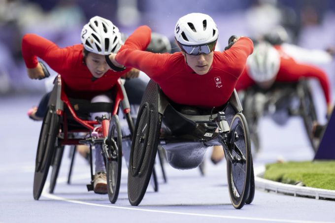 Catherine Debrunner dominiert das Rennen über 1500 Meter an den Paralympics. Paralympics