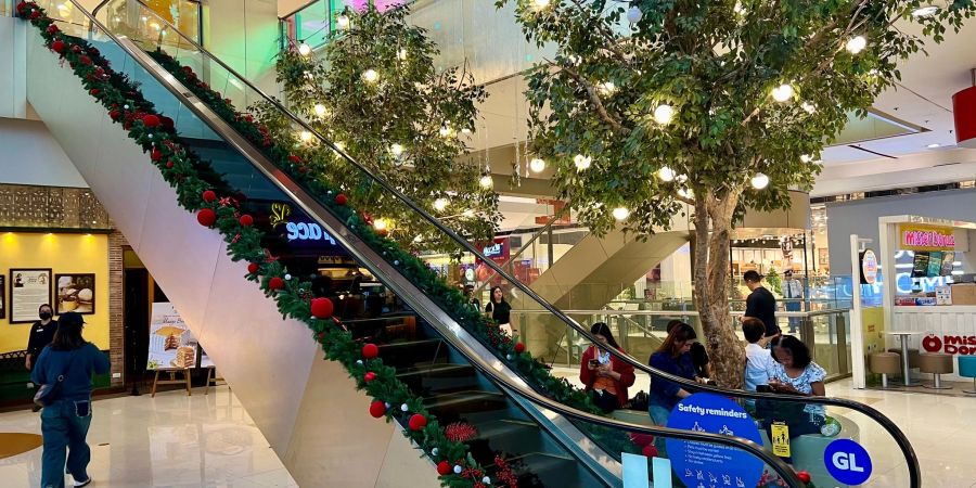 Besonders in Shopping-Malls kommen Weihnachtsfans auf ihre Kosten.