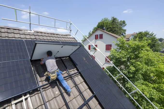 Für die Protestbewegung ist die Installation von Photovoltaikanlagen auf Wohnhäusern vorrangig. (Symbolbild) Fotovoltaikanlage Wohnhaus