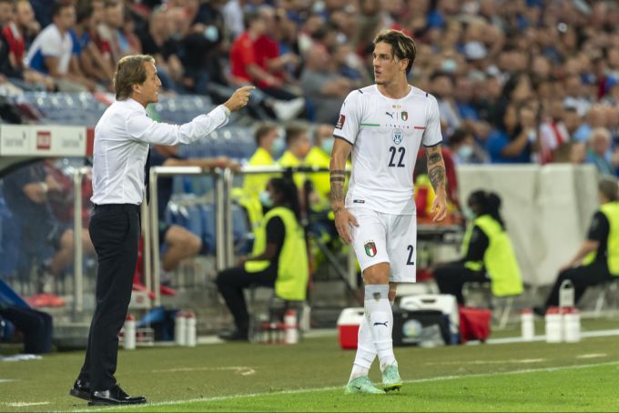 Nicolò Zaniolo im Einsatz für Italien. Nicolò Zaniolo Italien