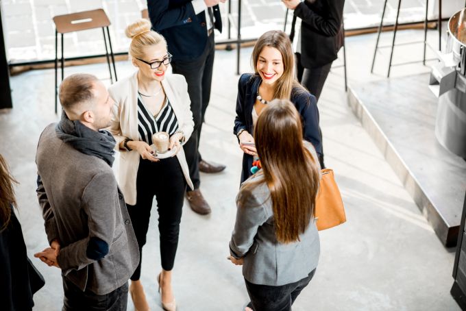 An Netzwerkevents treffen Sie sich mit Gleichgesinnten, besprechen Ihre Ideen und Konzepte und knüpfen neue Kontakte. Netzwerktreffen