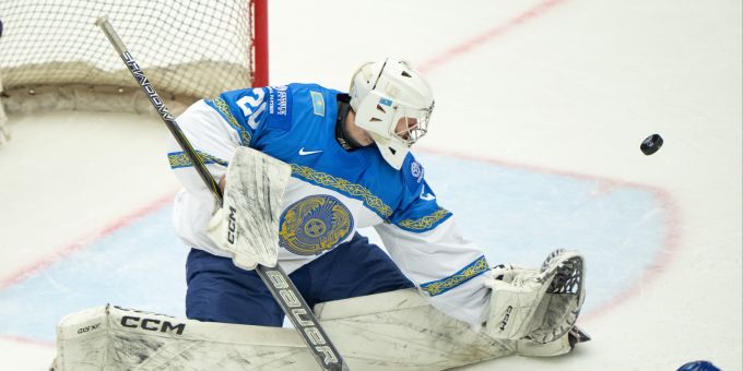 Der Kasache Maxim Pavlenko zeigt gegen die Schweizer Nati ein starkes Spiel. WM 2025