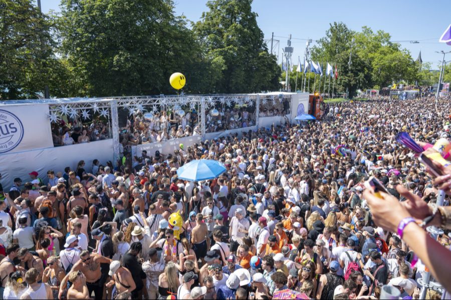 Die Techno-Party zieht jährlich knapp eine Million Besucher an.