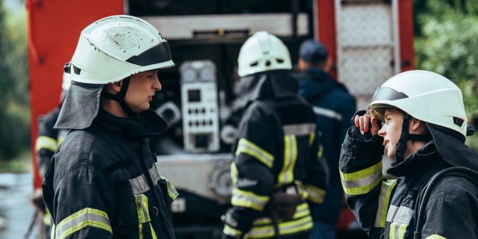 Feuerwehr Männer Frau Einsatz
