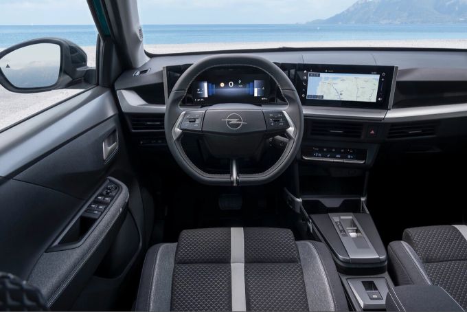 Einen Schönheitspreis gewinnt der Innenraum nicht, doch das ist auch nicht das Ziel. Opel Frontera