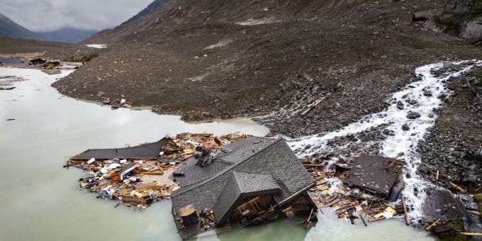 Der Bergsturz im Walliser Bergdorf Blatten hat laut Forschern gezeigt, welch enormes Zerstörungspotenzial von Naturgefahren ausgeht. (Archivbild) Bergrutsch Blatten