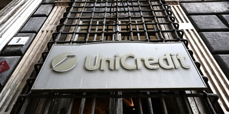 unicredit logo auf fenster