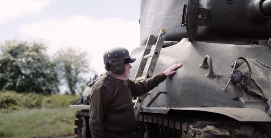 Ken Turner am Panzer