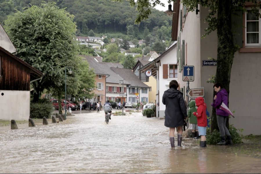 Dadurch könne es zu Überschwemmungen in Kellern und Tiefgaragen kommen.