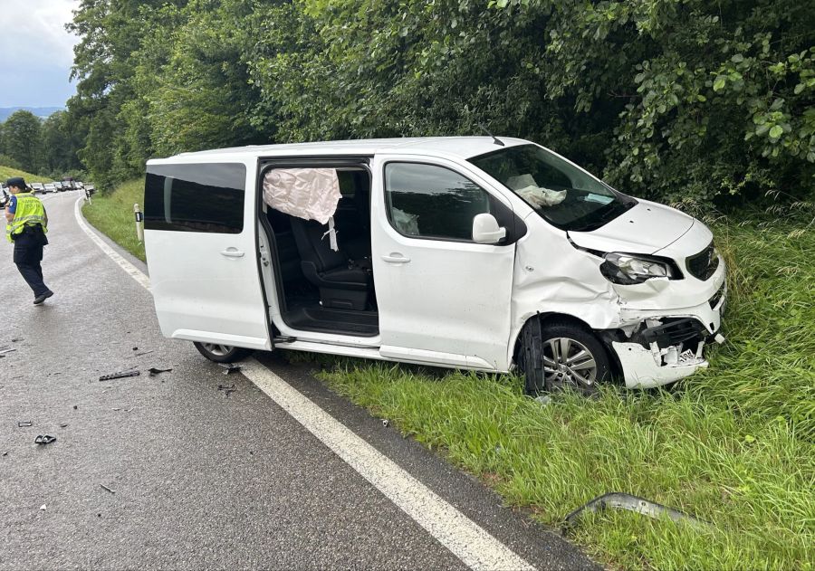 An den Fahrzeugen entstand ein Totalschaden.