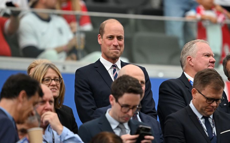 Der britische Thronfolger schaute sich das Spiel der Three Lions im Frankfurter Stadion an.