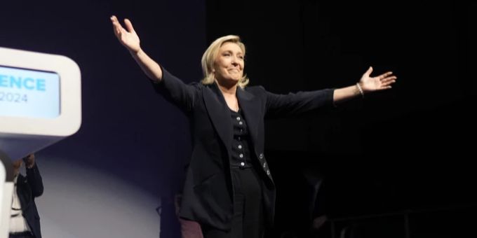Die erste Runde der Neuwahlen in Frankreich verläuft zugunsten von Marine Le Pen und ihrem Rassemblement National. Marine Le Pen Frankreich