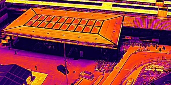 Das Dach des Zürcher Hautbahnhofs erhitzte sich am Dienstag auf 74 Grad. Wetter