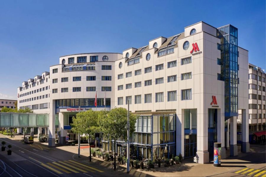 Unlimitiert schienen auch die Hotelpreise: Ein Doppelzimmer im «Basel Marriott Hotel» kostete anstatt der üblichen 223 plötzlich 1084 Franken.