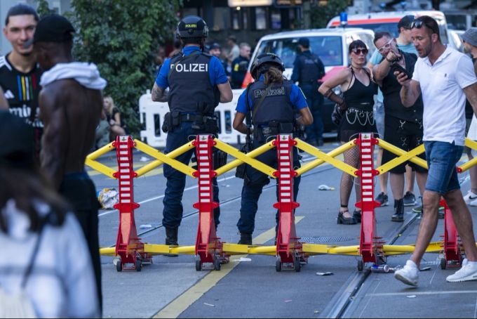 Die Polizei stand mit einem grossen Aufgebot im Einsatz. Polizei