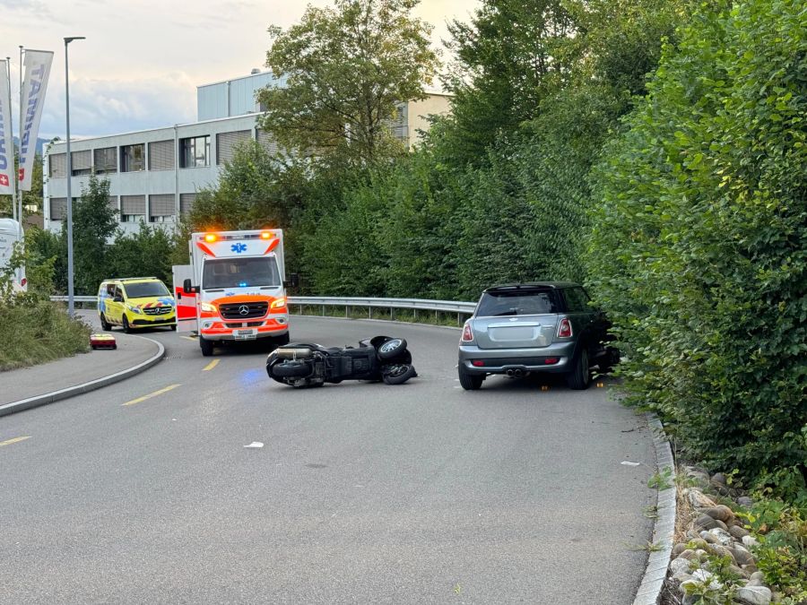 Bei dem Unfall in Hombrechtikon wurde der Töfffahrer tödlich verletzt.