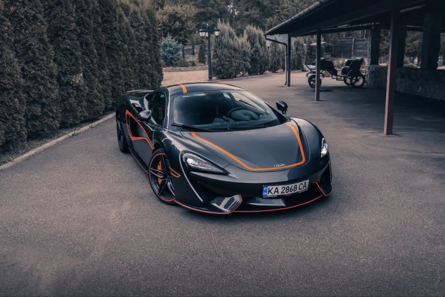 McLaren 570S.